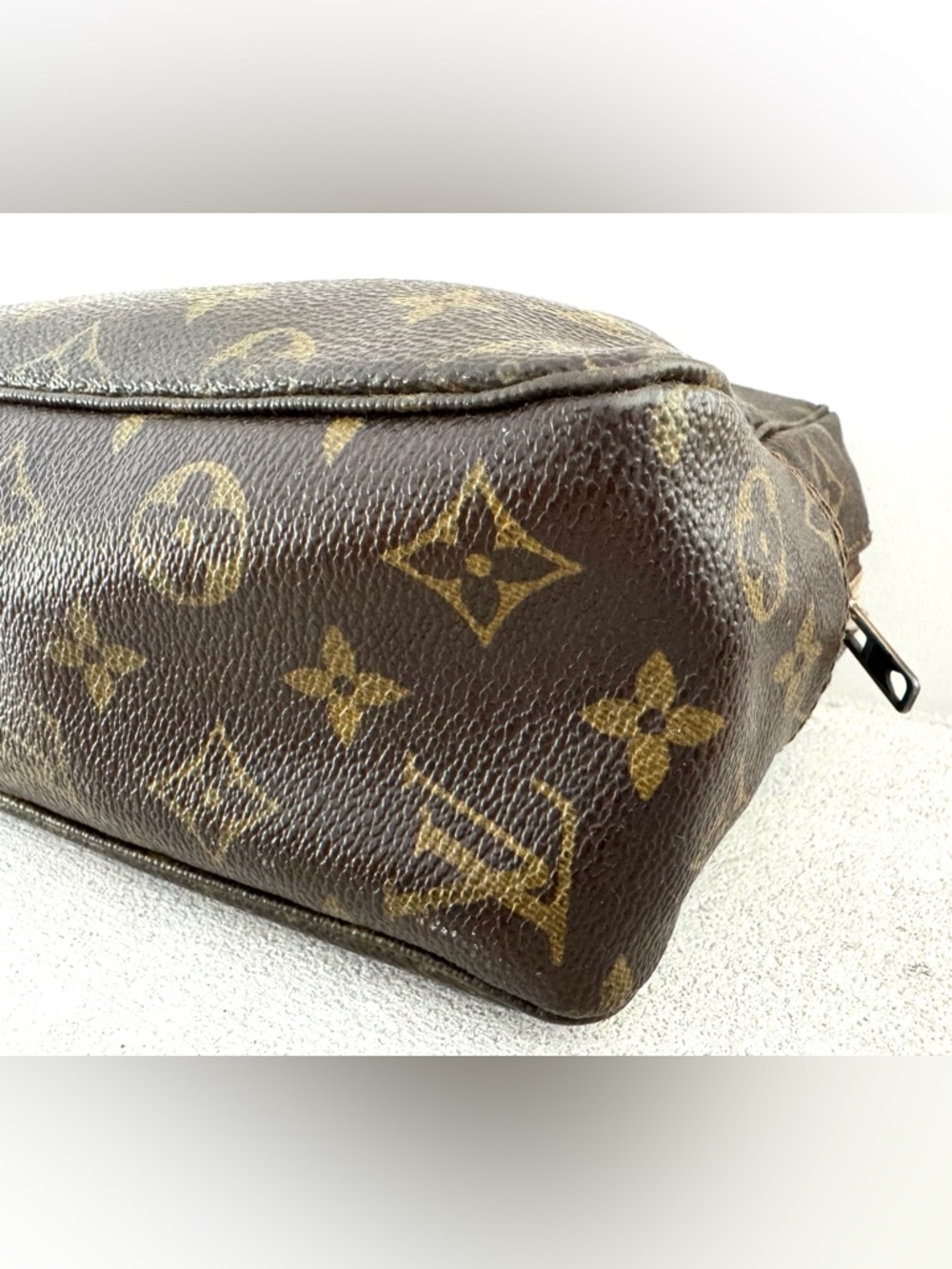 LOUIS VUITTON Trousse Toilette 28 Monogram Cosmetic Pouch Vintage - Picture 4 of 9